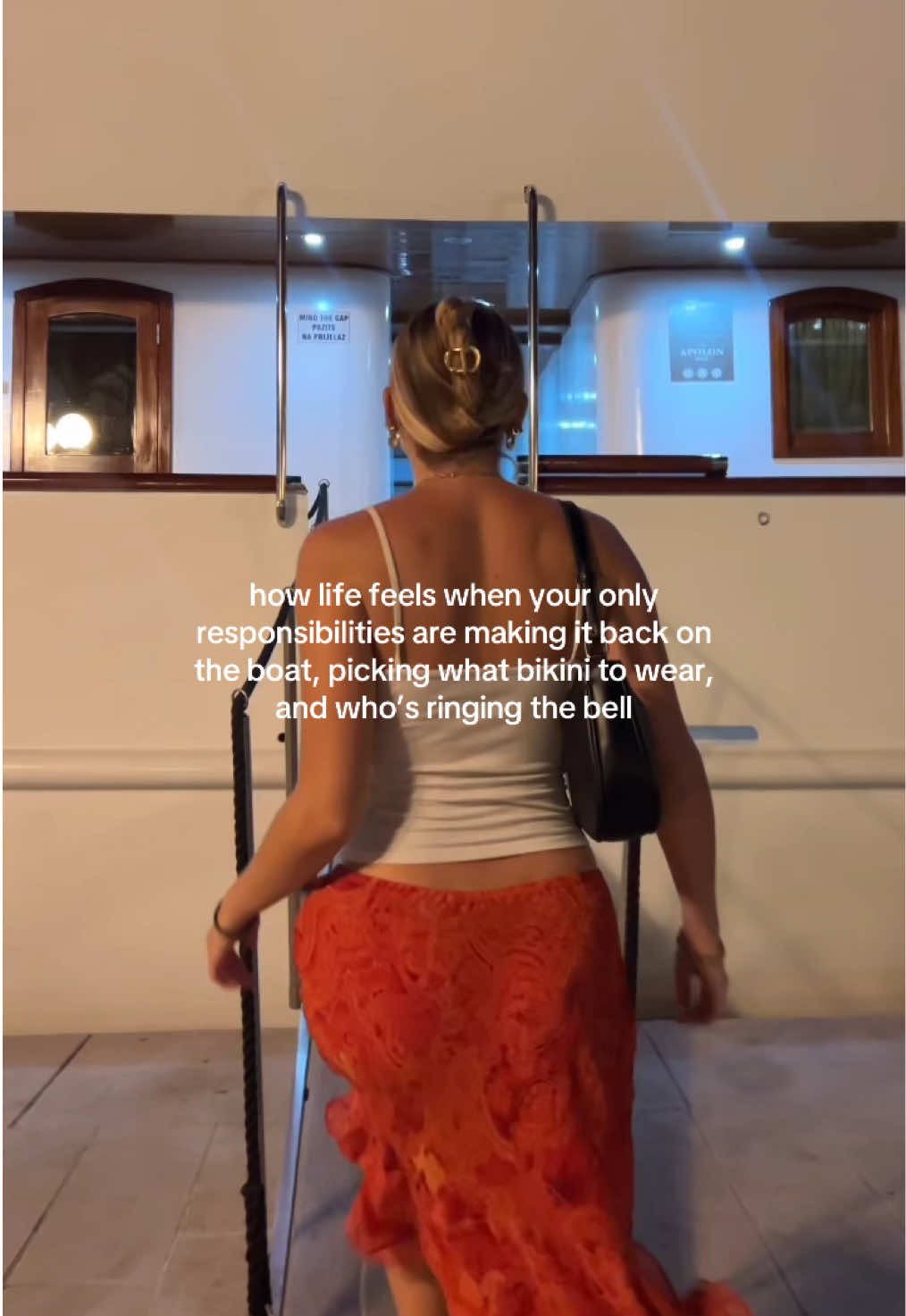 @alyssa | solo travel