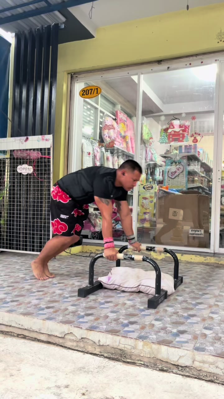 @จ่าท้อปชอบโหนบาร์🤸