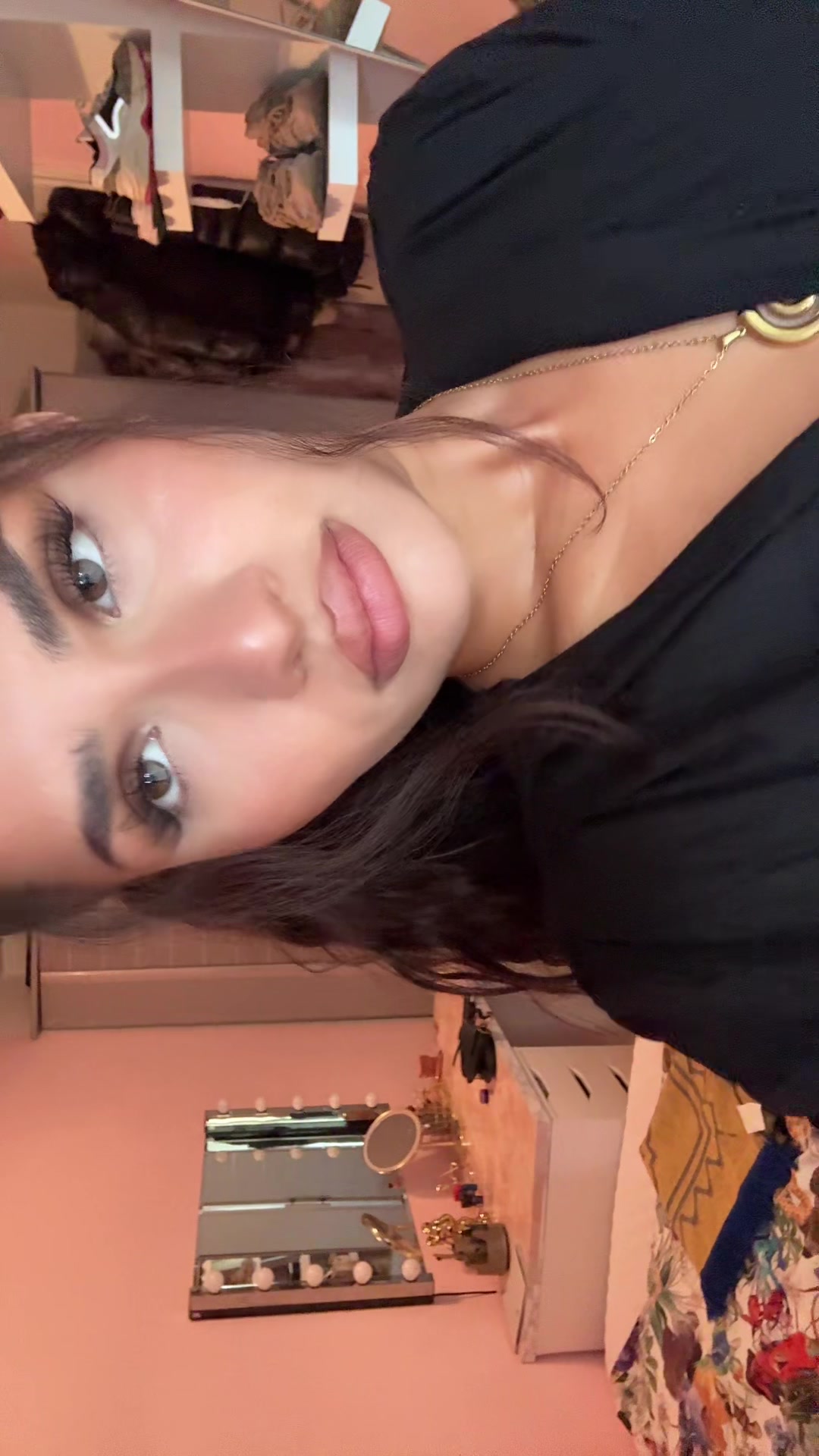 @thelifeofro_