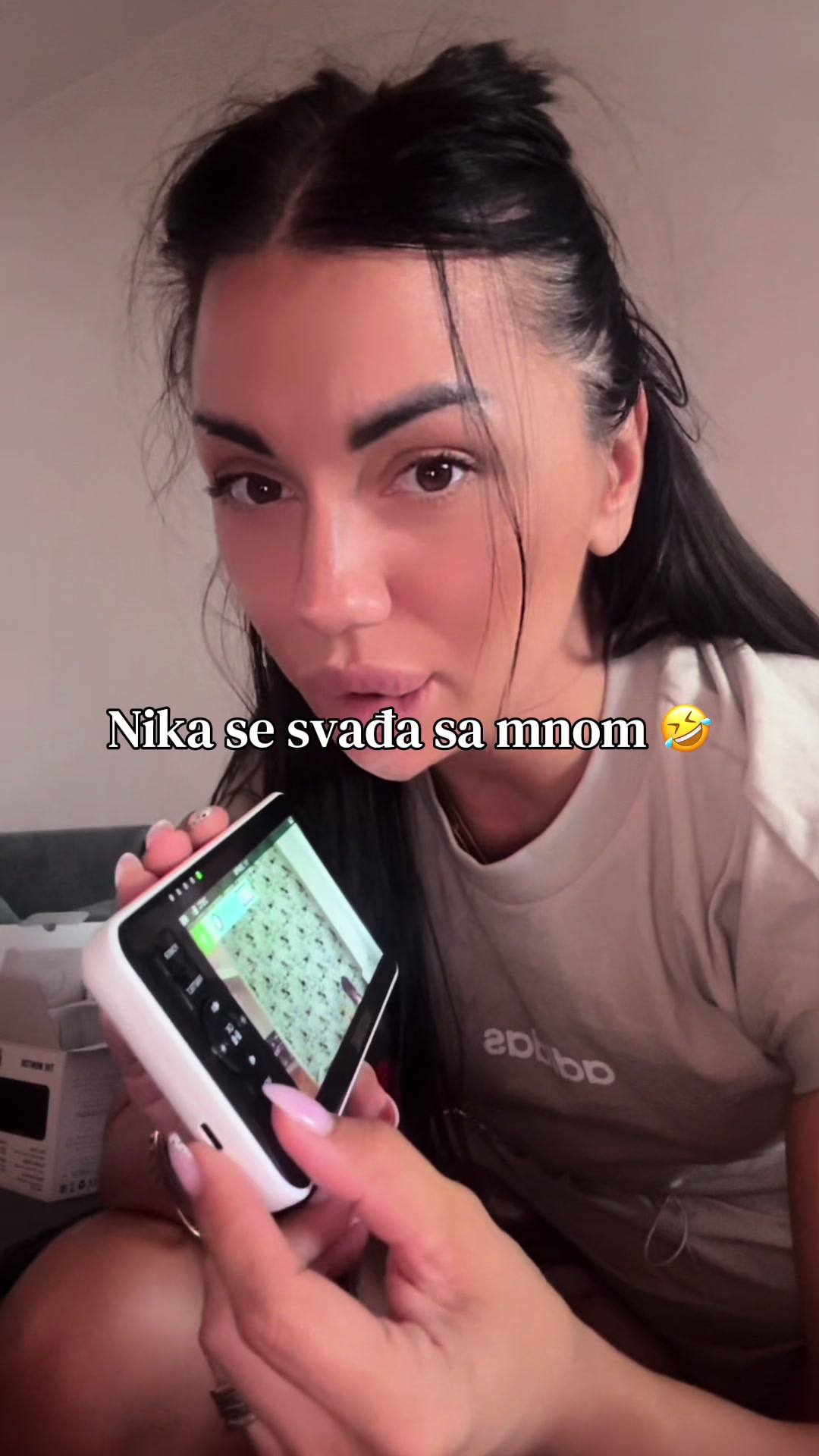@nikinamama