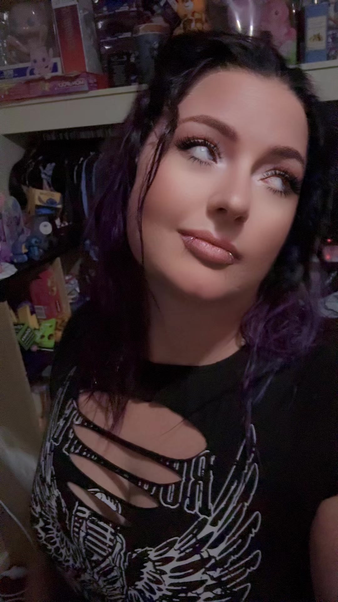 @Demoness_😈