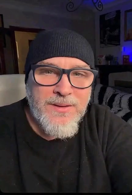 @Johnnyblue Fans Page