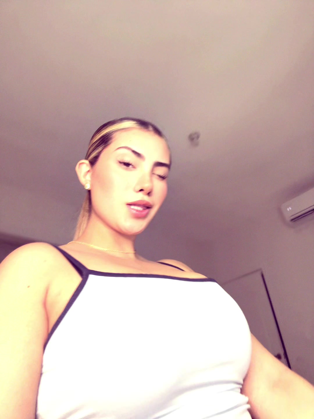 @AbigahilVega🧚🏻🍉🫧
