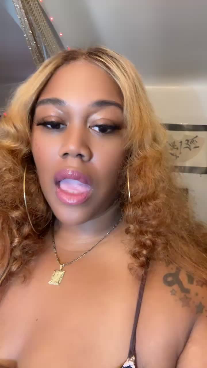 @The_Real_Lo