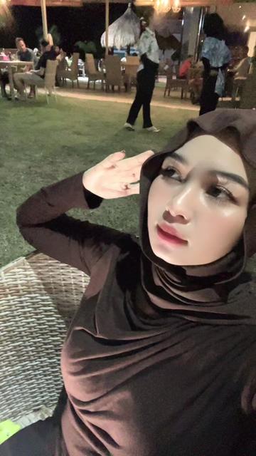 @Azizee_
