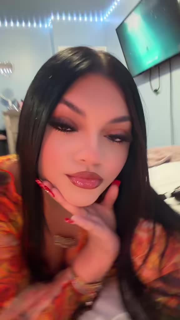 @🫦.