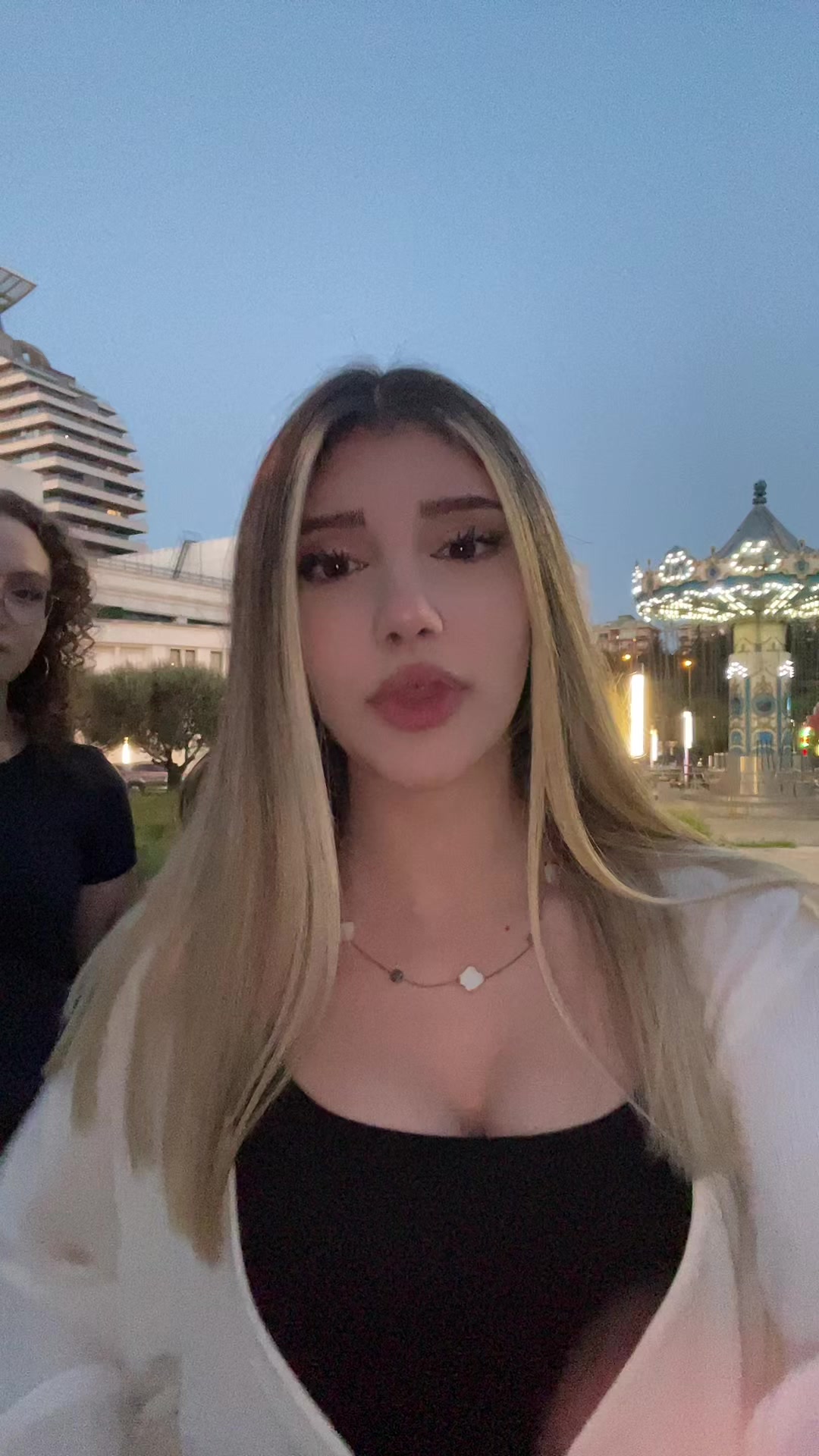 @𝒯
