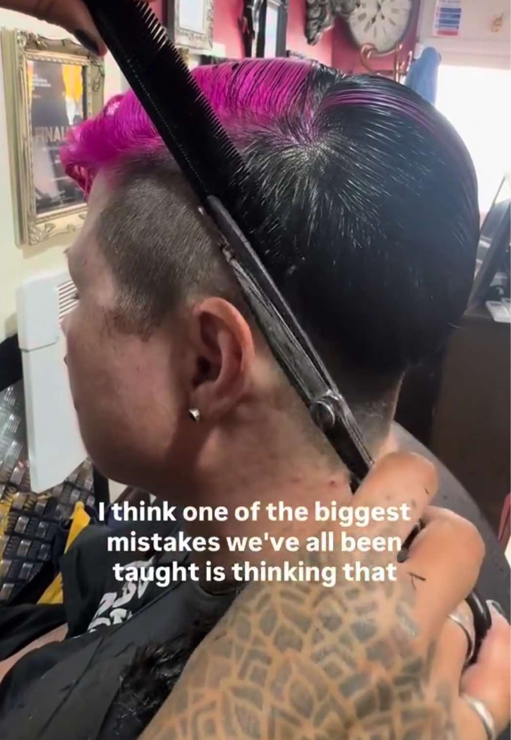 @Short Hair Cutting Specialist