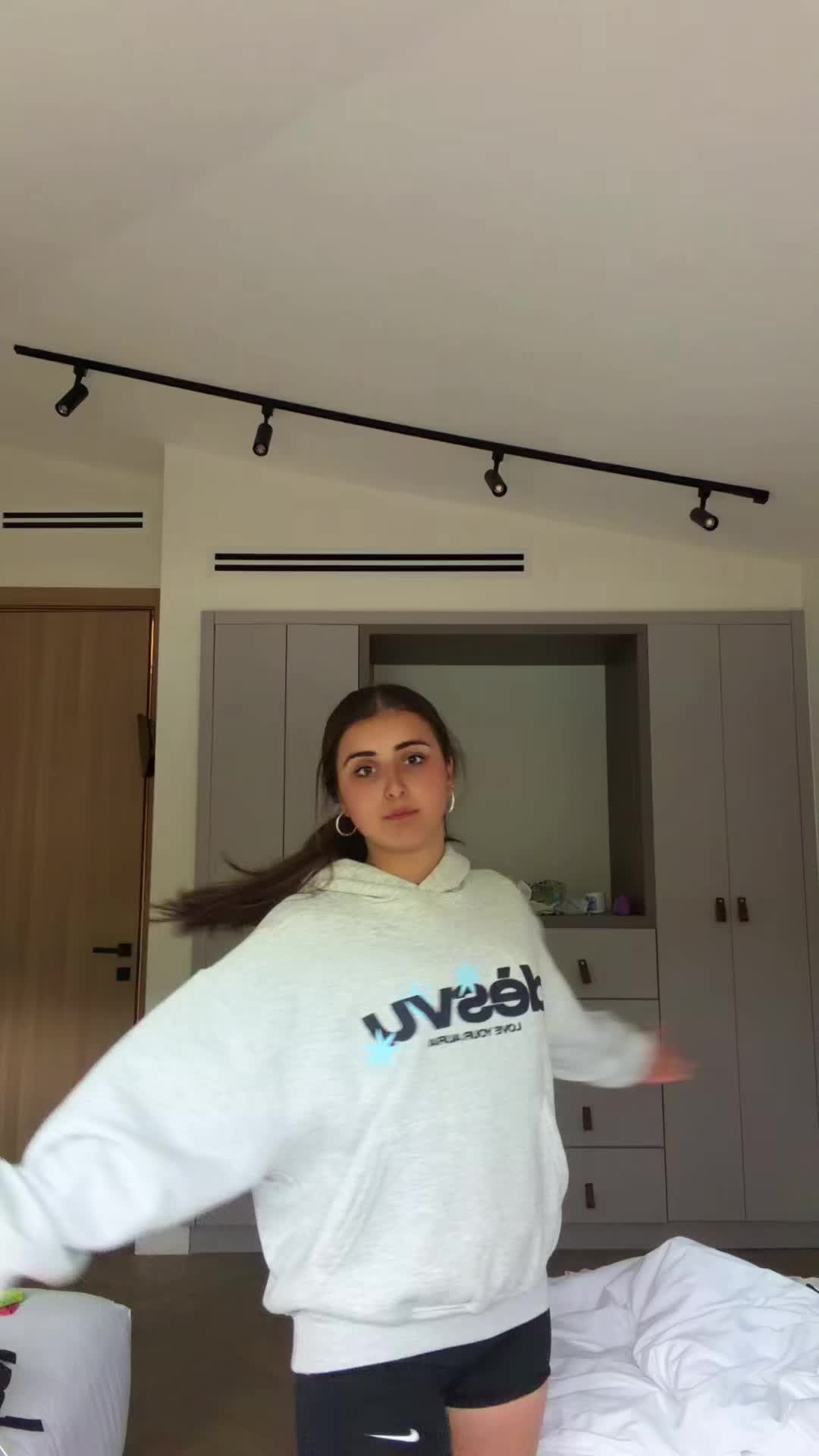 @Elishevaa