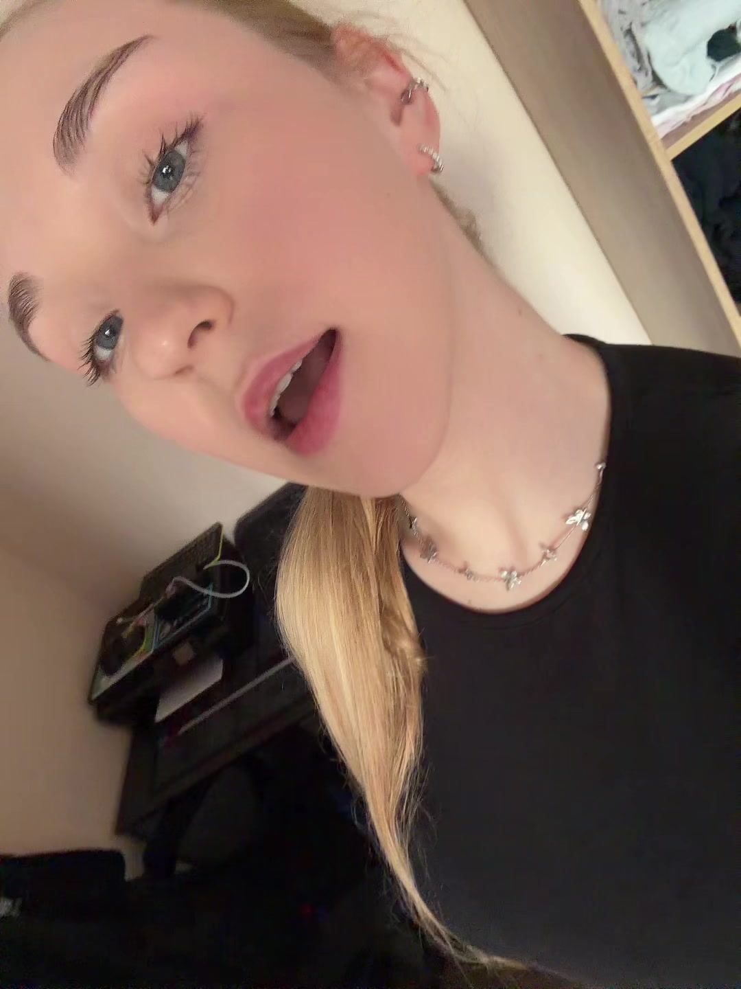 @Angélique