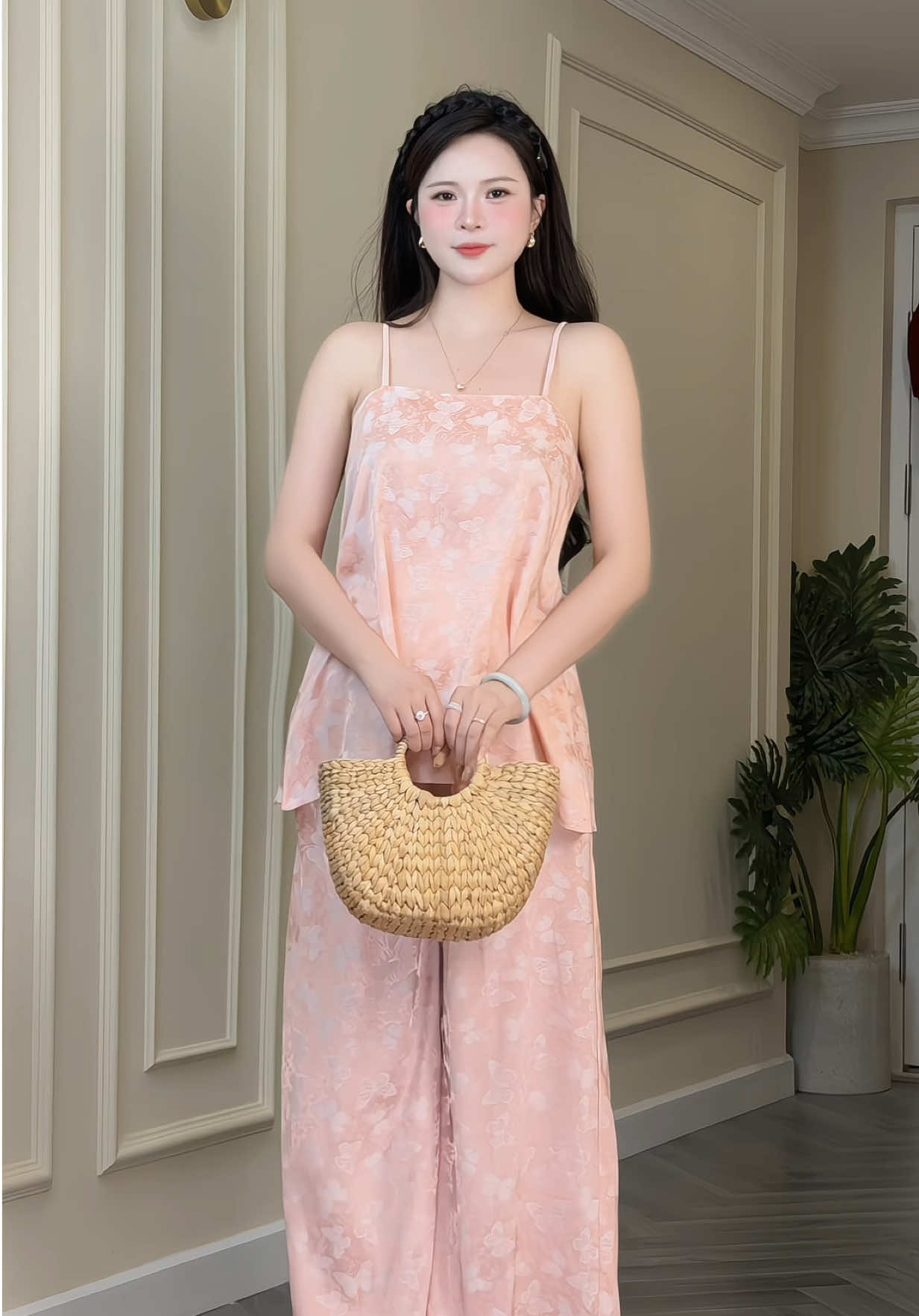 @Ch&acirc;m Phan Review