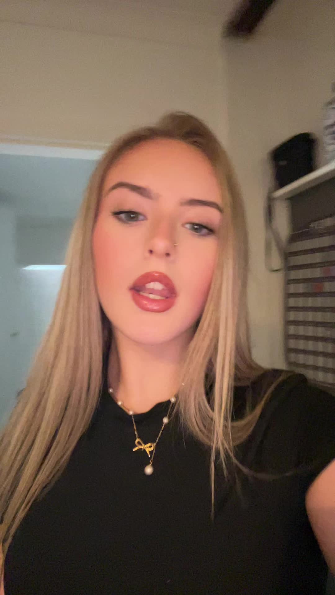 @️