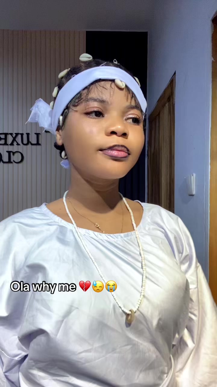 @ADESEWA🫢💕