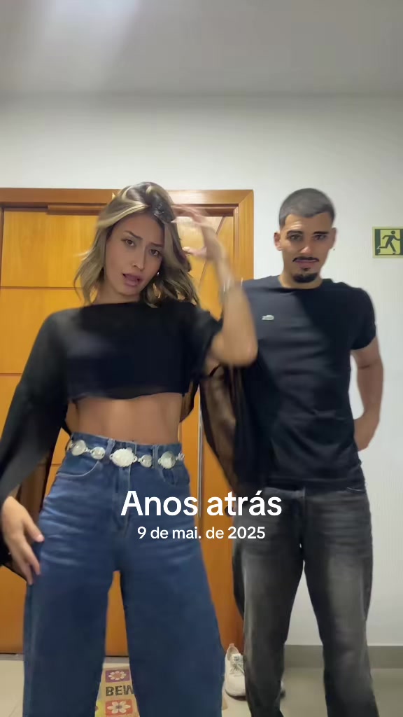 @_isabelademello