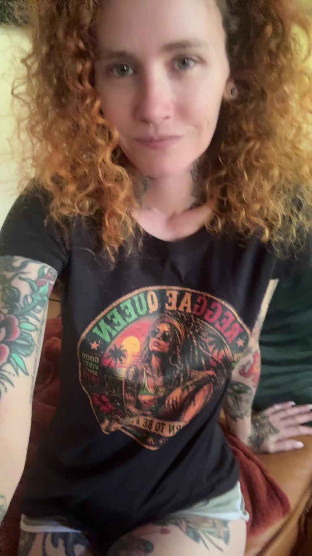 @Curlyhairwithtattoos