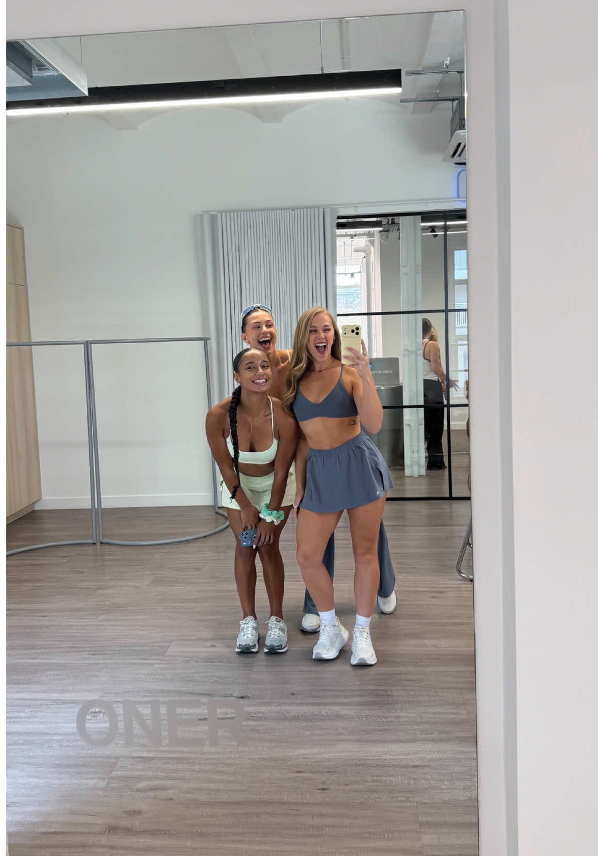 @tiacollinss
