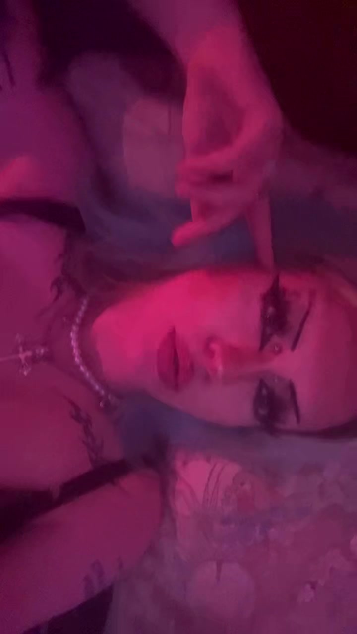 @Ellie_xox
