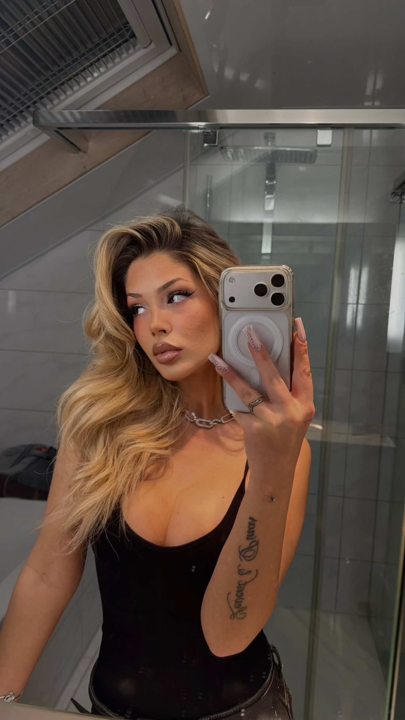 @selena.paradiso