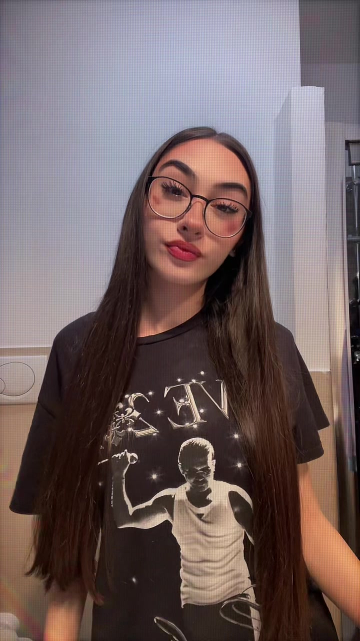 @𝟐𝟐