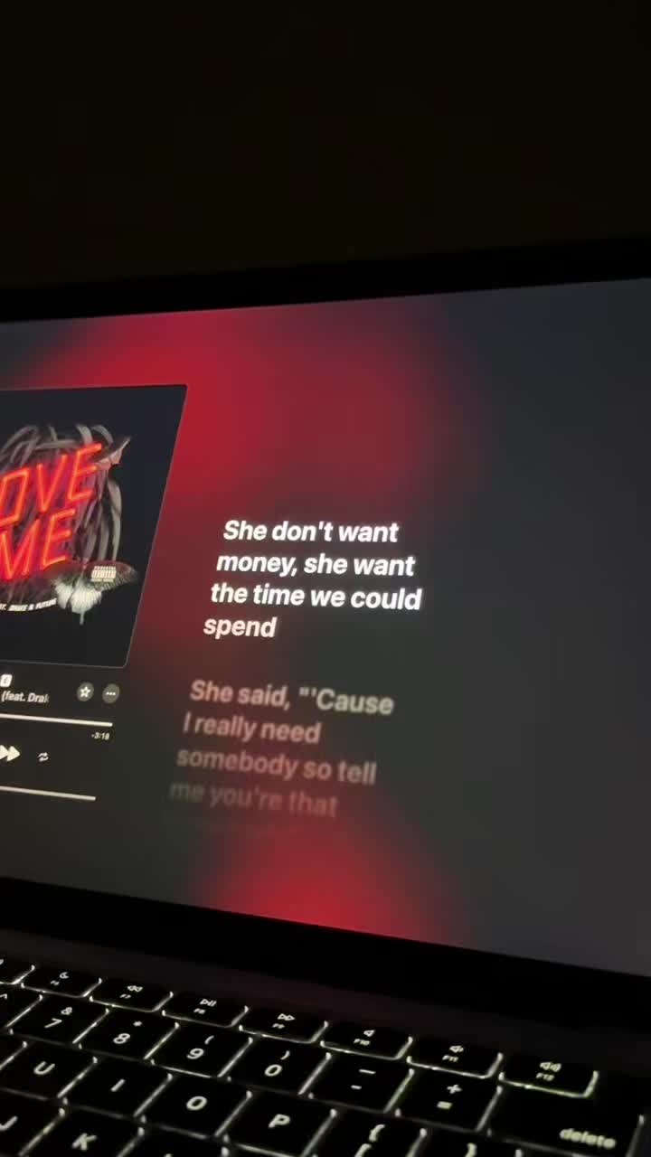 @loudL1ve