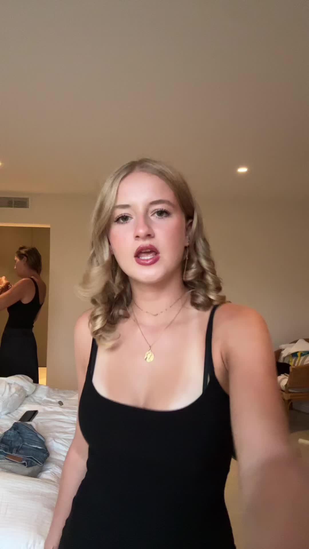@zoethiele