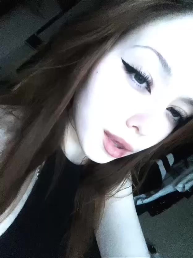 @🖤