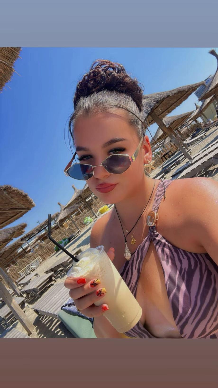 @Rafaela Elena