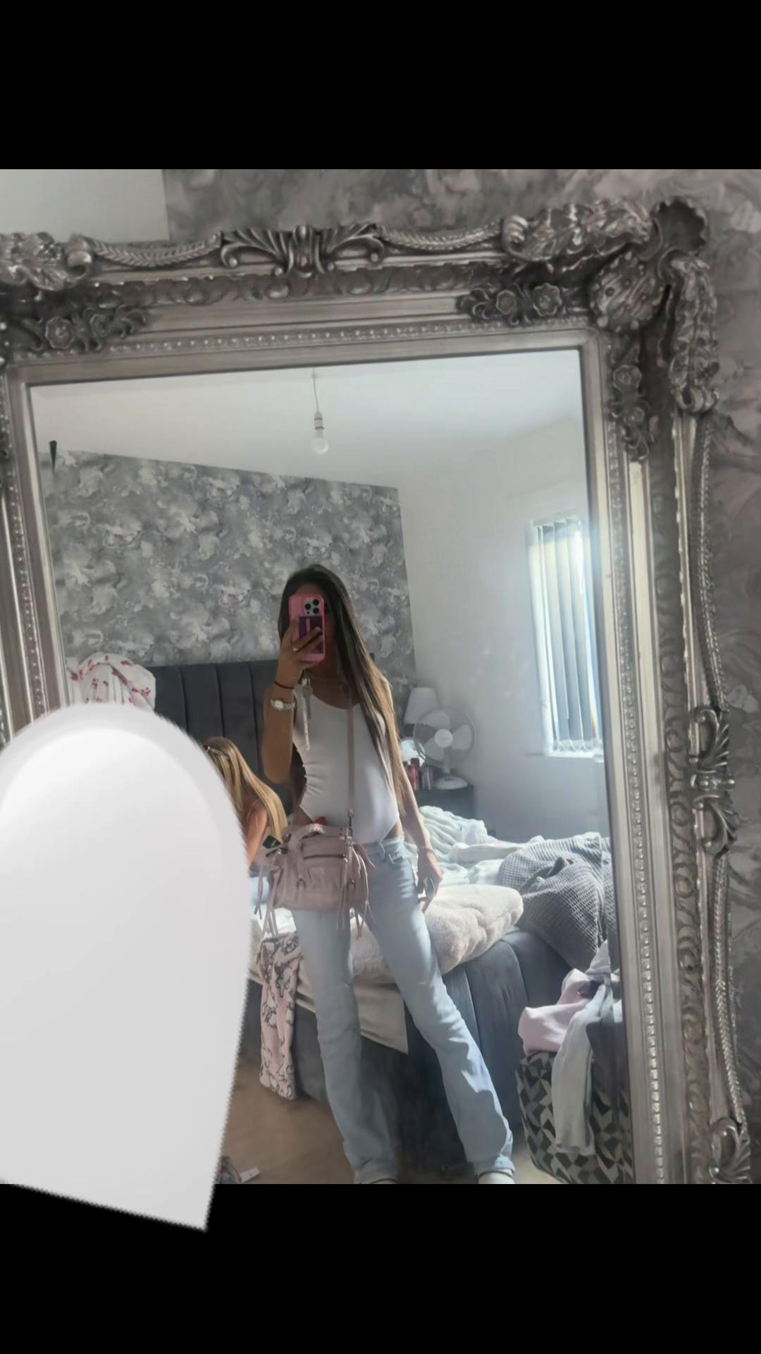 @𝑲𝑬𝑵𝑫𝑹𝑨 𝑪𝑶𝑼𝑹𝑻𝑵𝑬𝒀