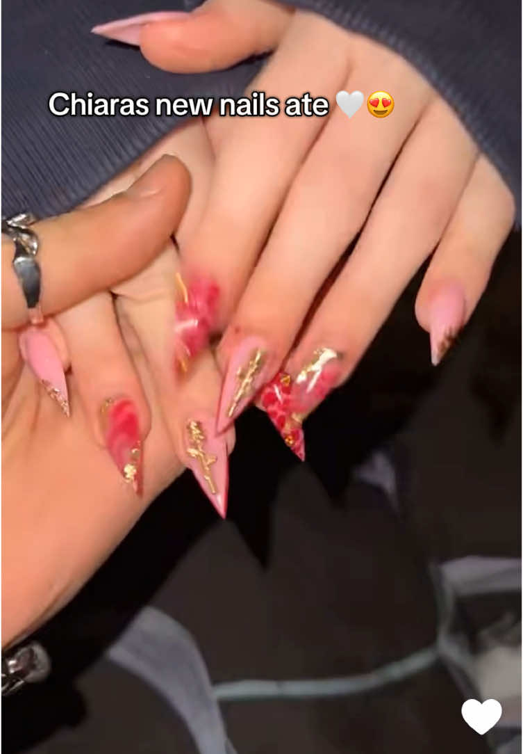 @𝐂𝐫𝐞𝐰𝐧𝐢𝐪𝐮𝐞 🫧