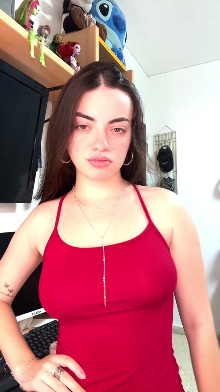 @danielaarosteguii