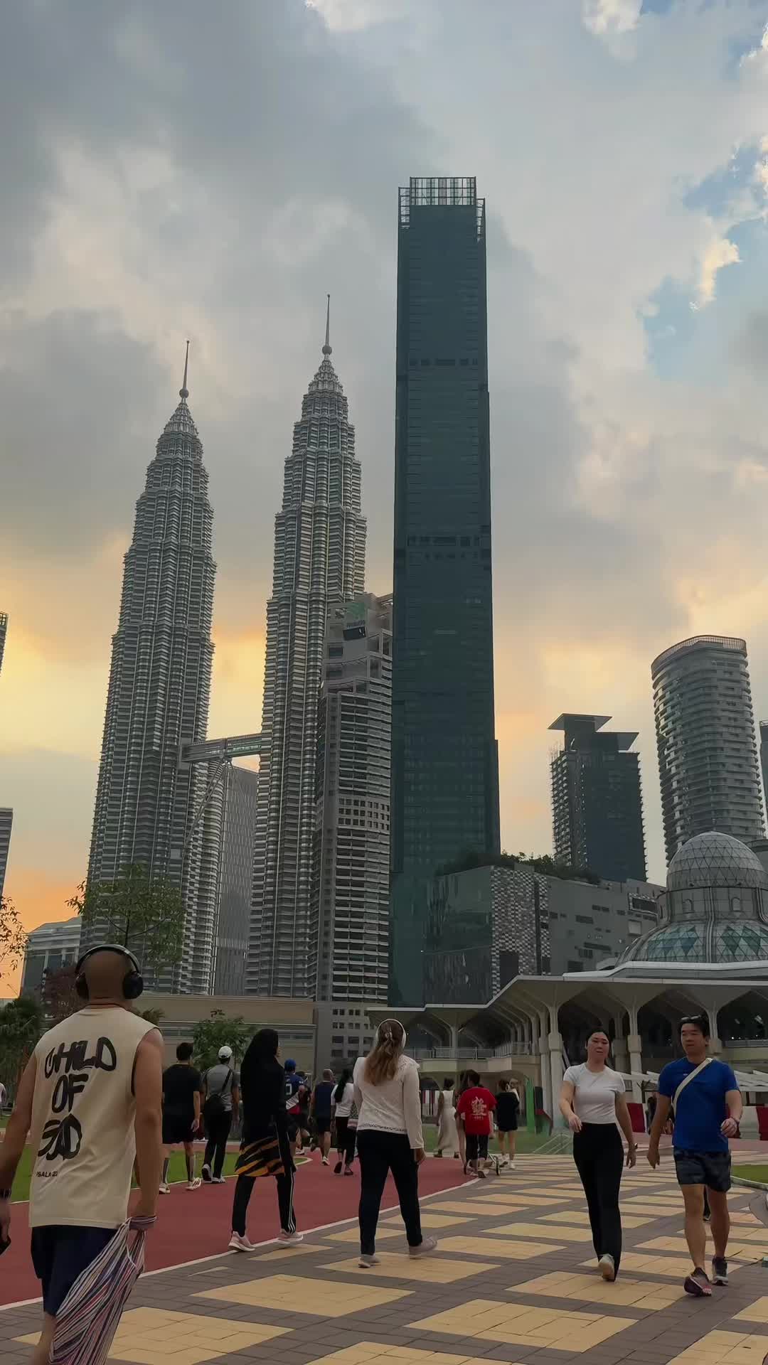 @MALIK-Travels & Blogger📍🫆