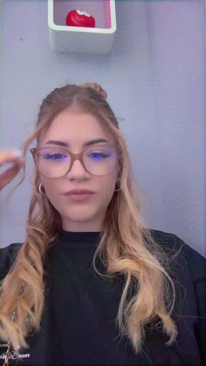 @Zahide de România😈
