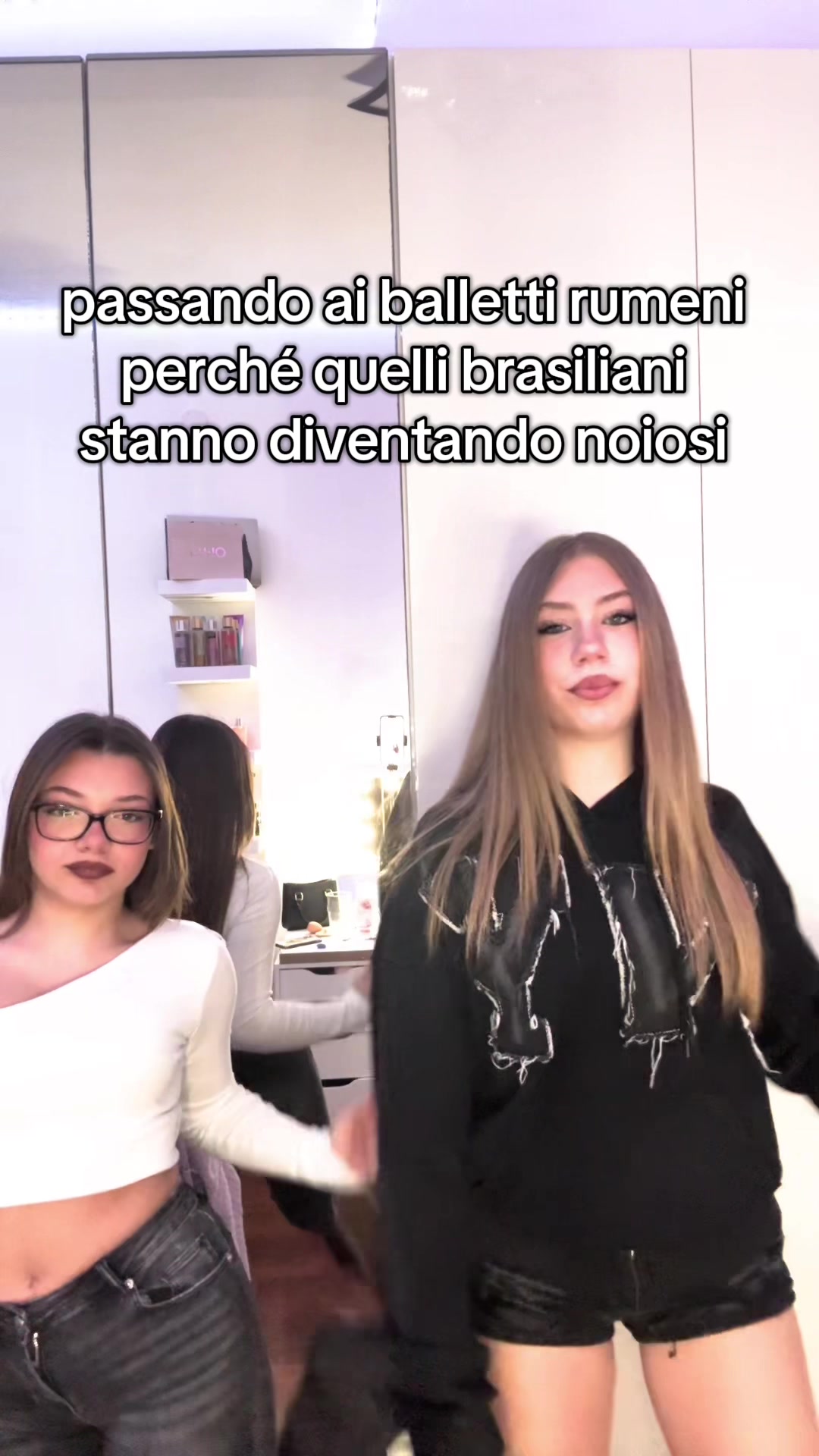 @👸🏼👸🏻