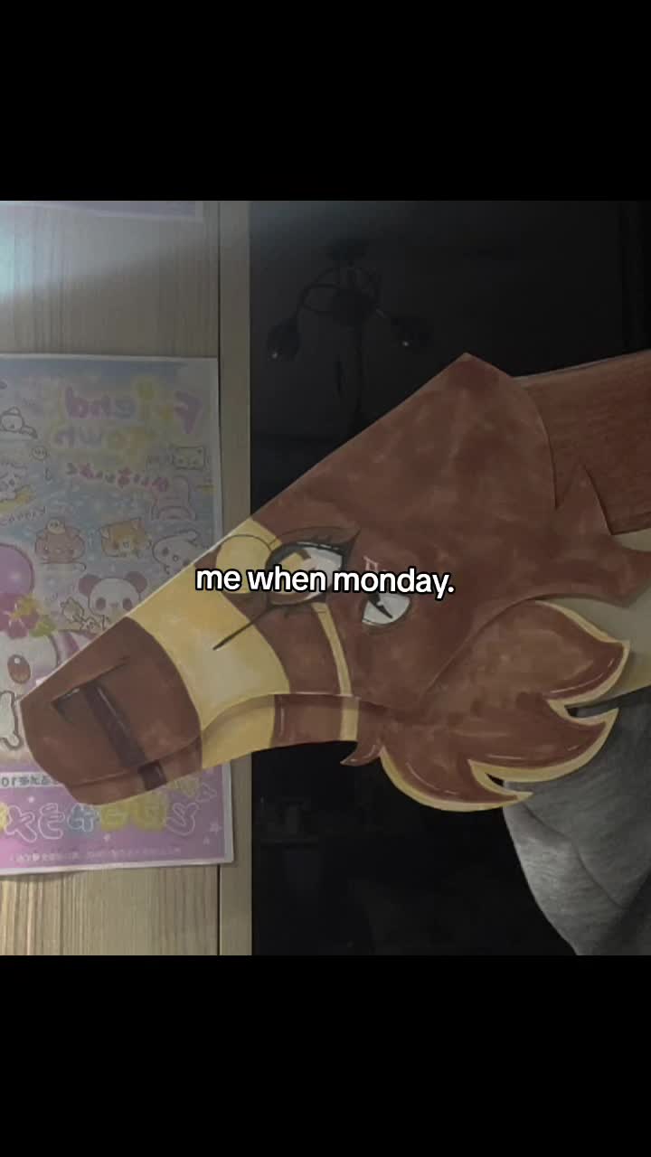 @>:3