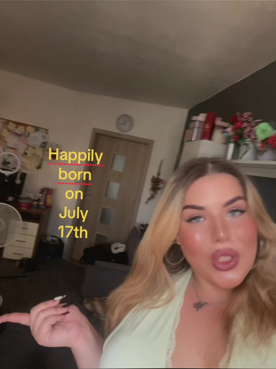 @👸V👸