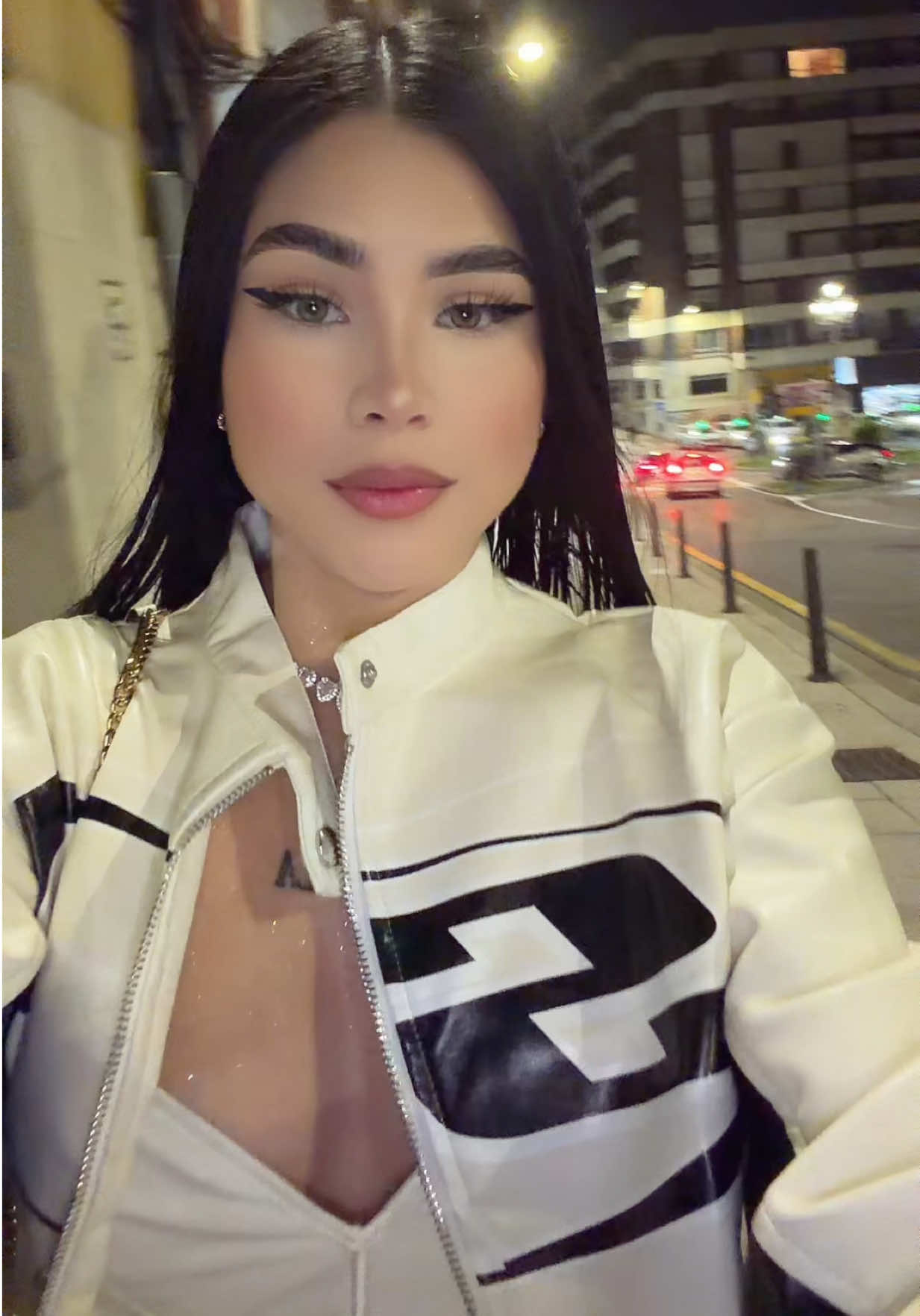 @🦦