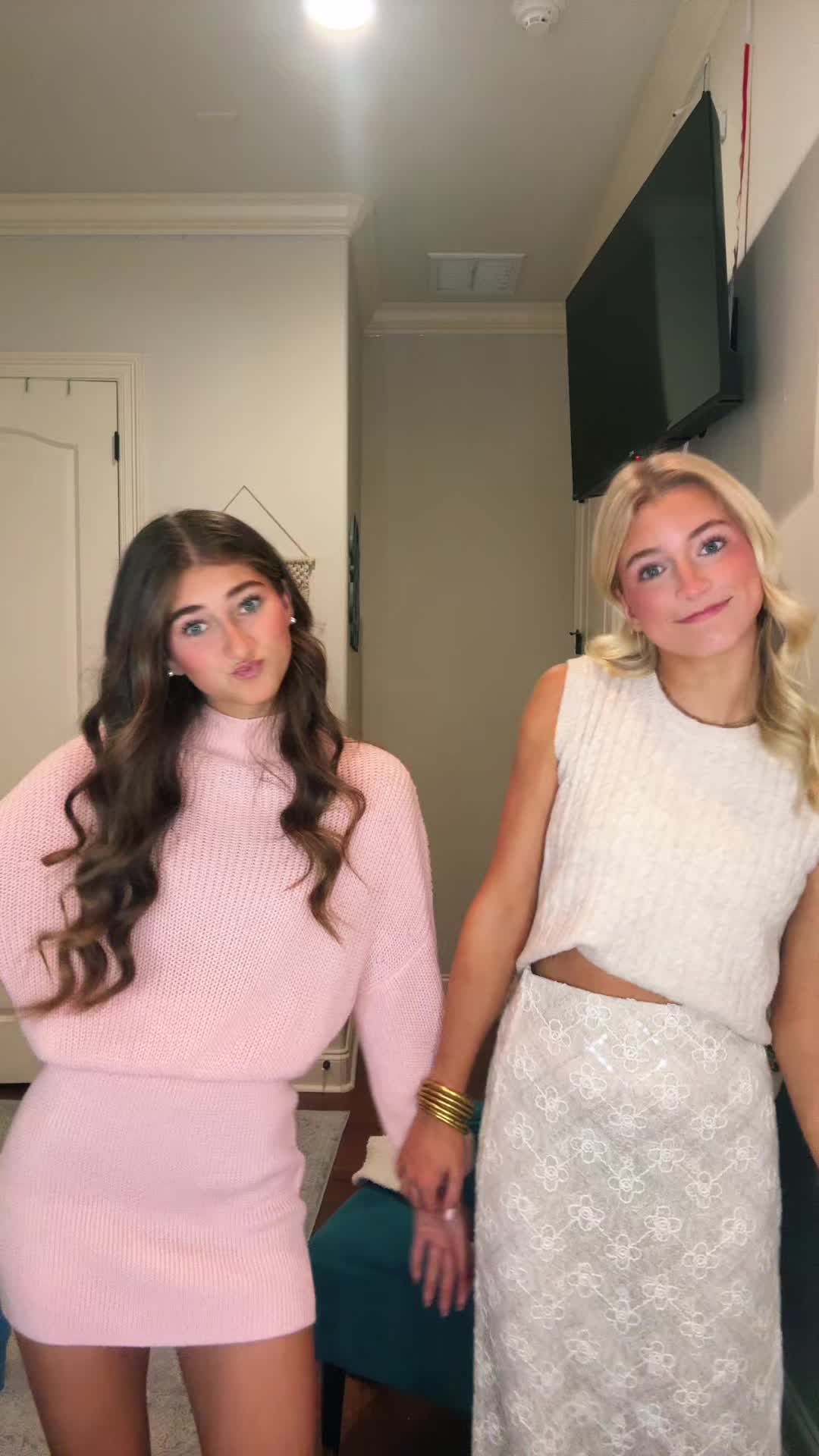 @ELLIE