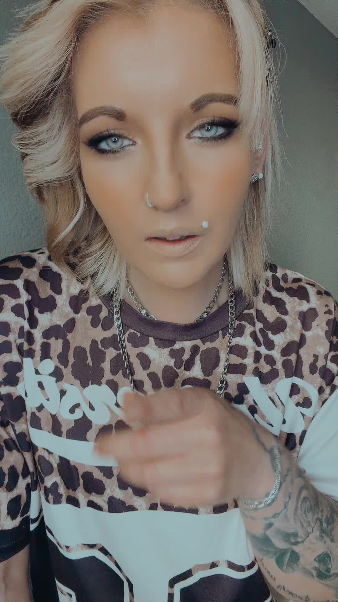 @Sᴛᴀffʙᴜʟʟs_Qᴜᴇᴇɴ♛