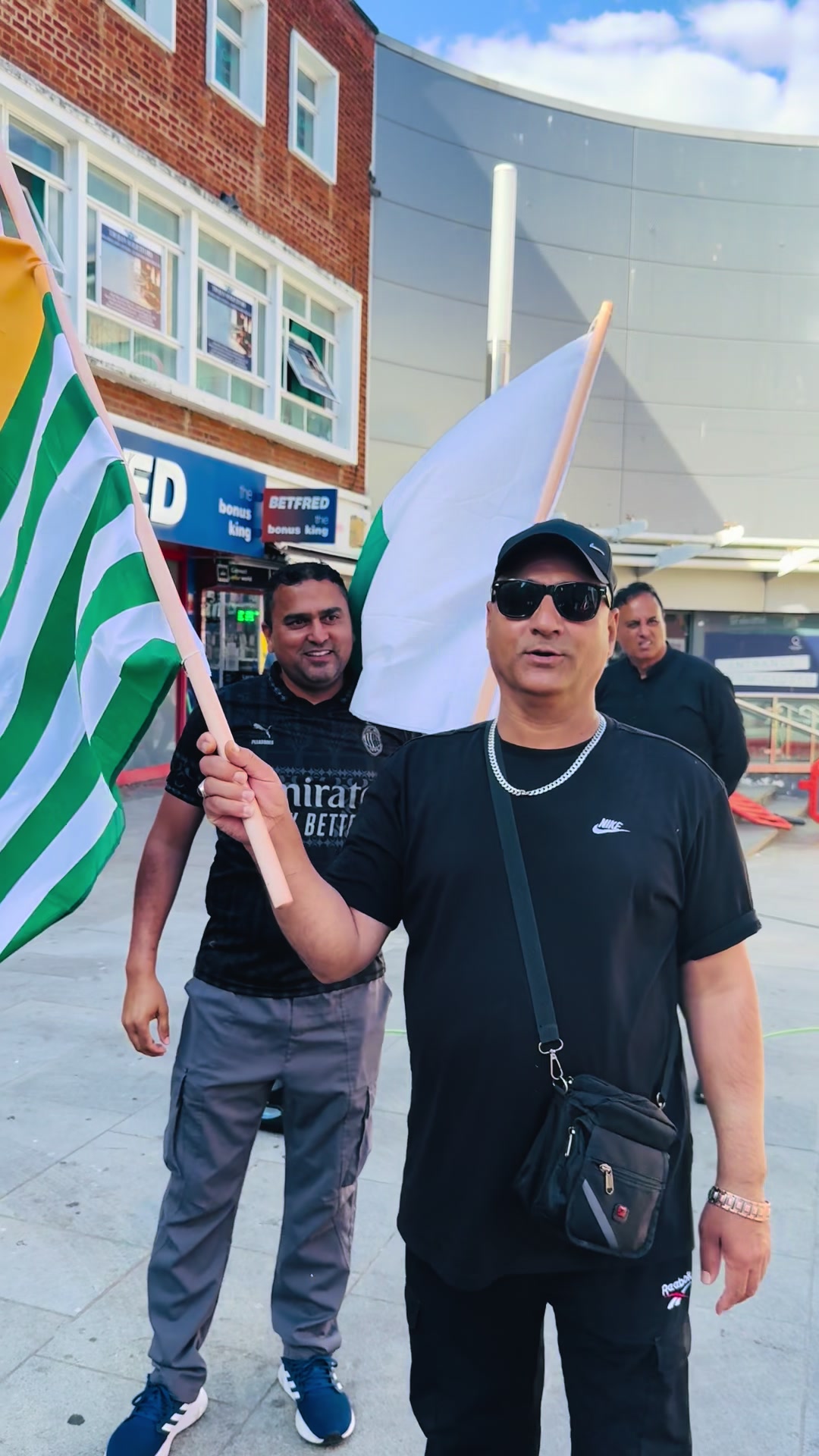 @Raja 𝙆𝙎𝙃𝙈𝙍𝙄 𝙐𝙆🇬🇧