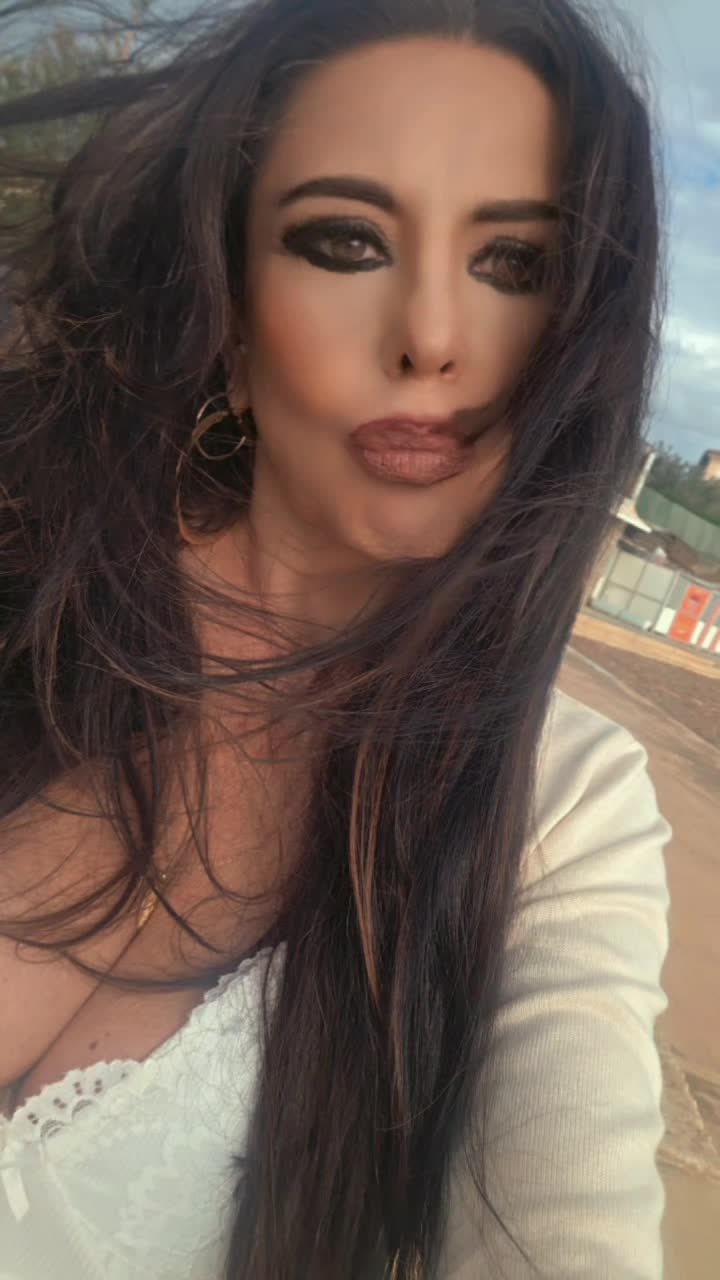 @Paola D