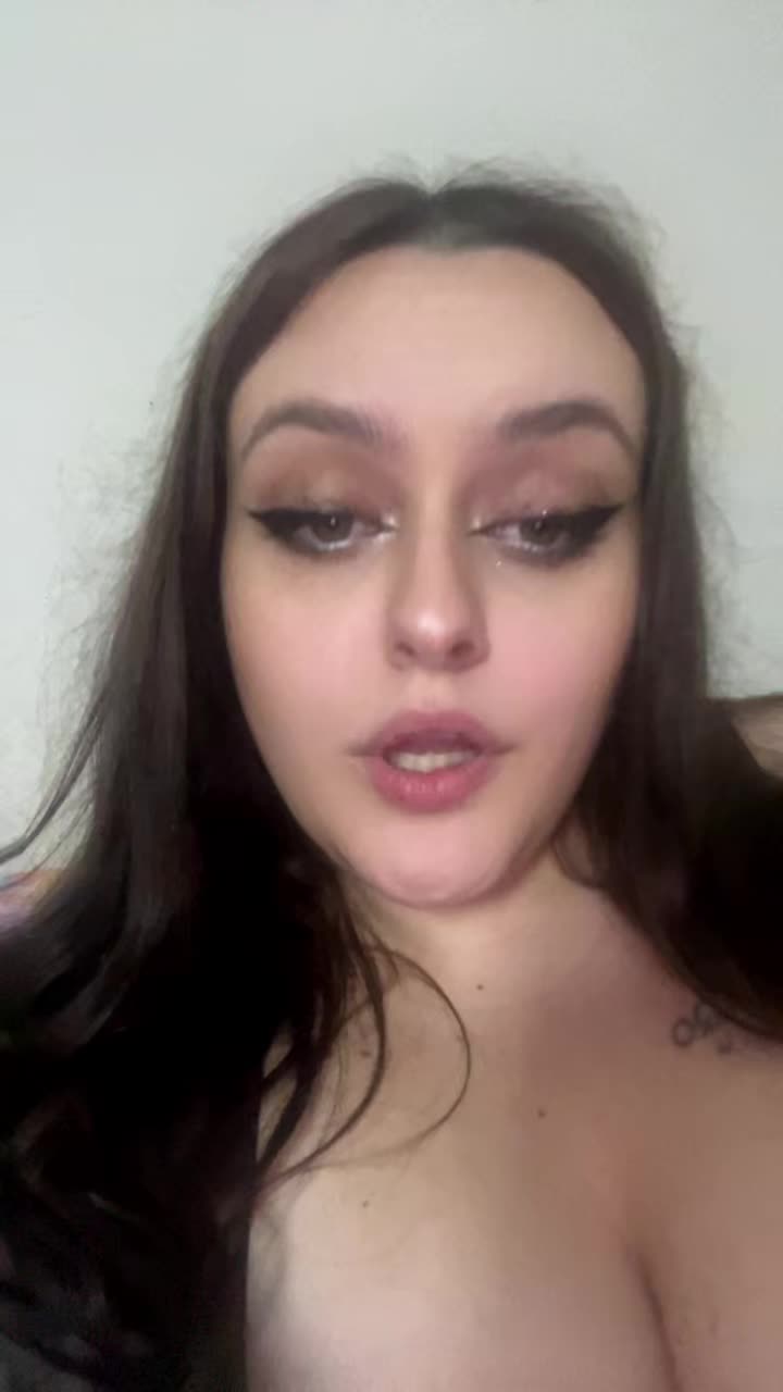 @Freaky fairy🧚♀️💋🫰