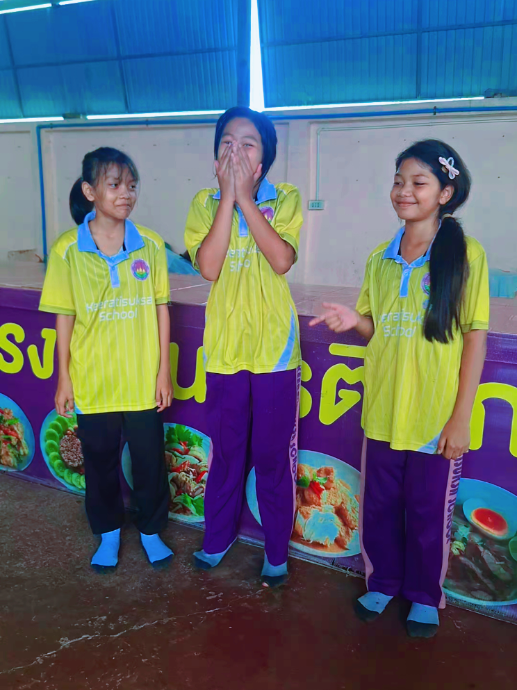 @ลูกสาวหล่า