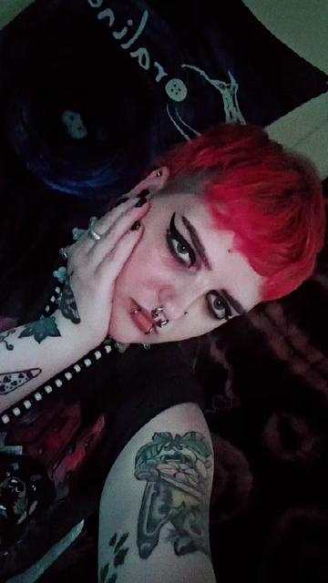 @Sar 🦇 🩸