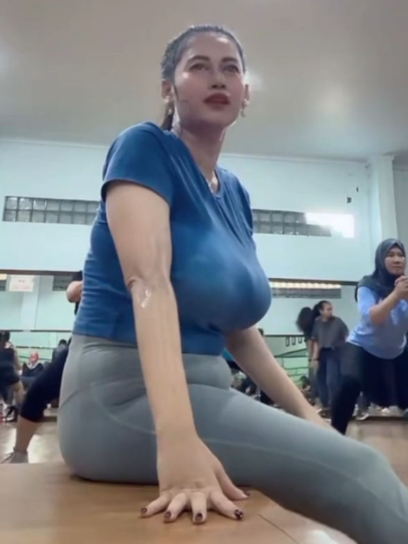 @VinezAmalia