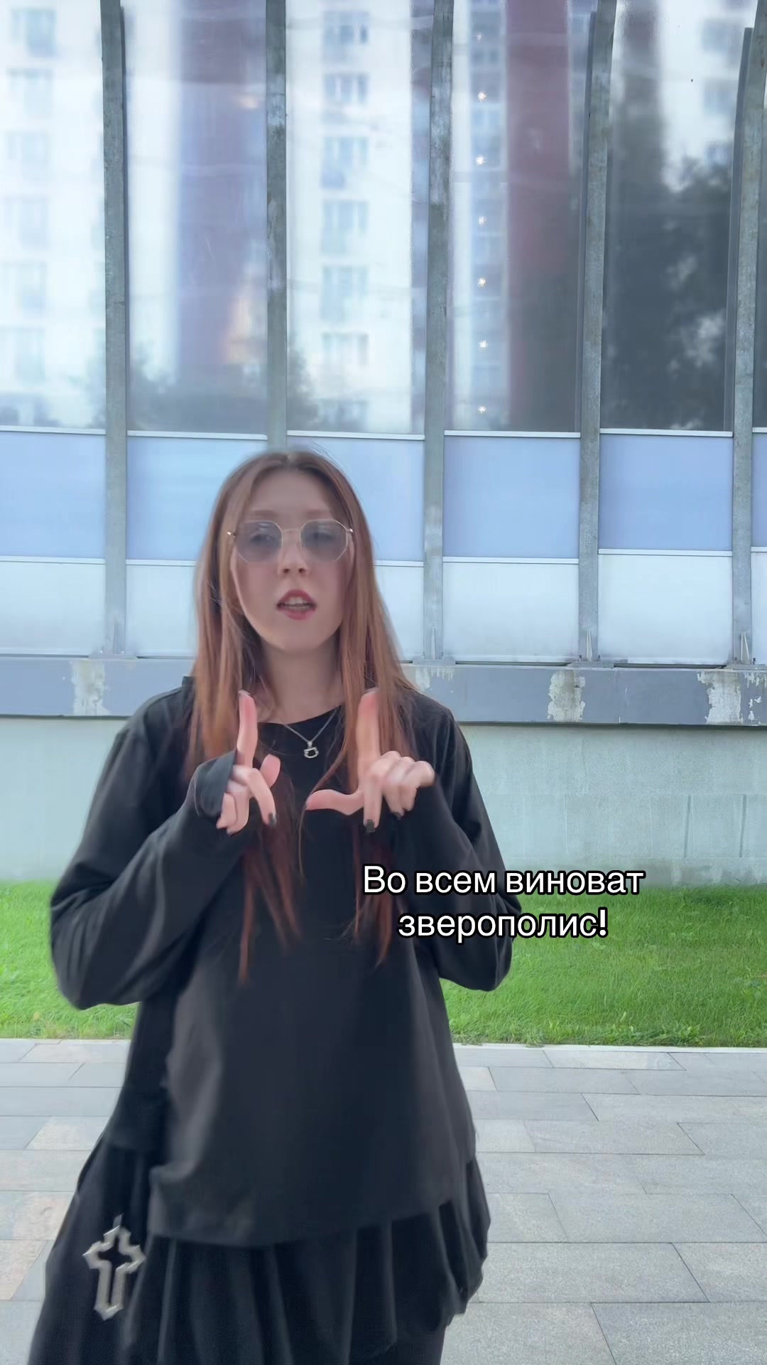 @Собаки лают на королеву