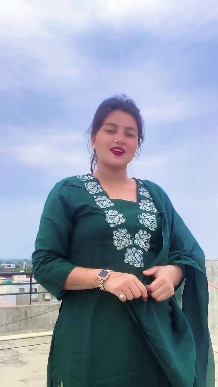 @शिवानी 😊smile Queen 😊 👑
