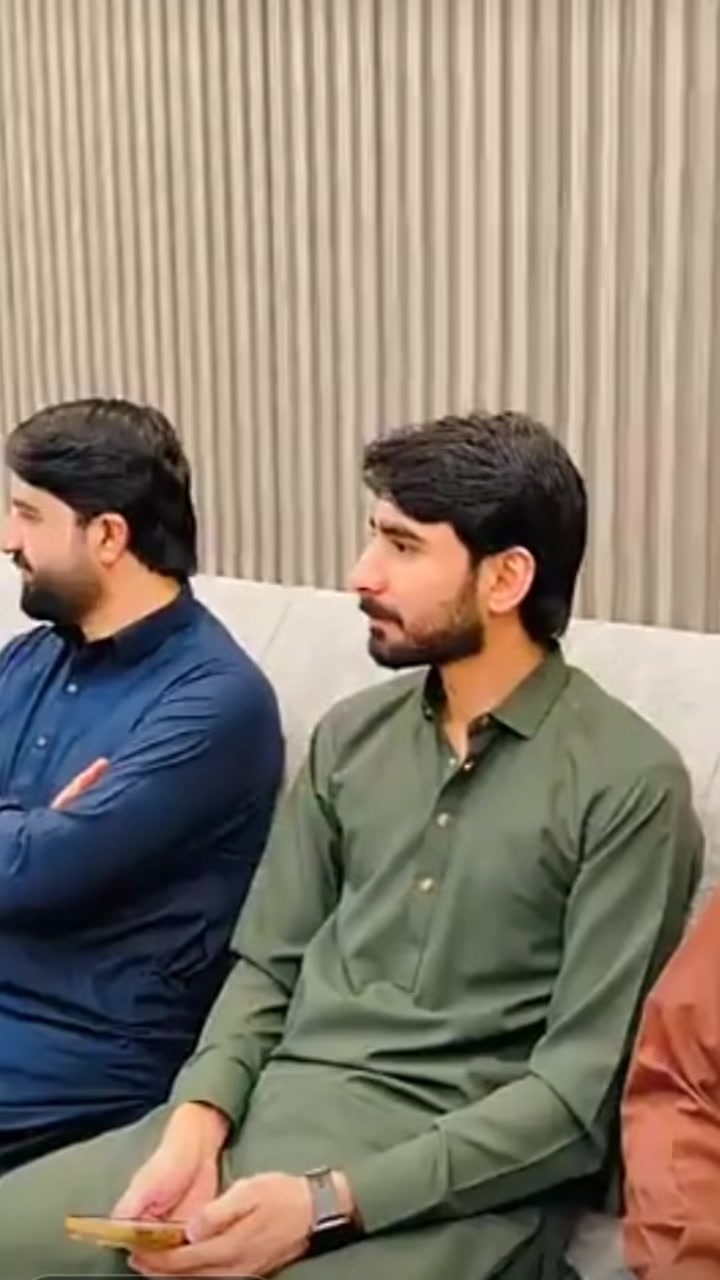 @Malik Rehan awan😎✌