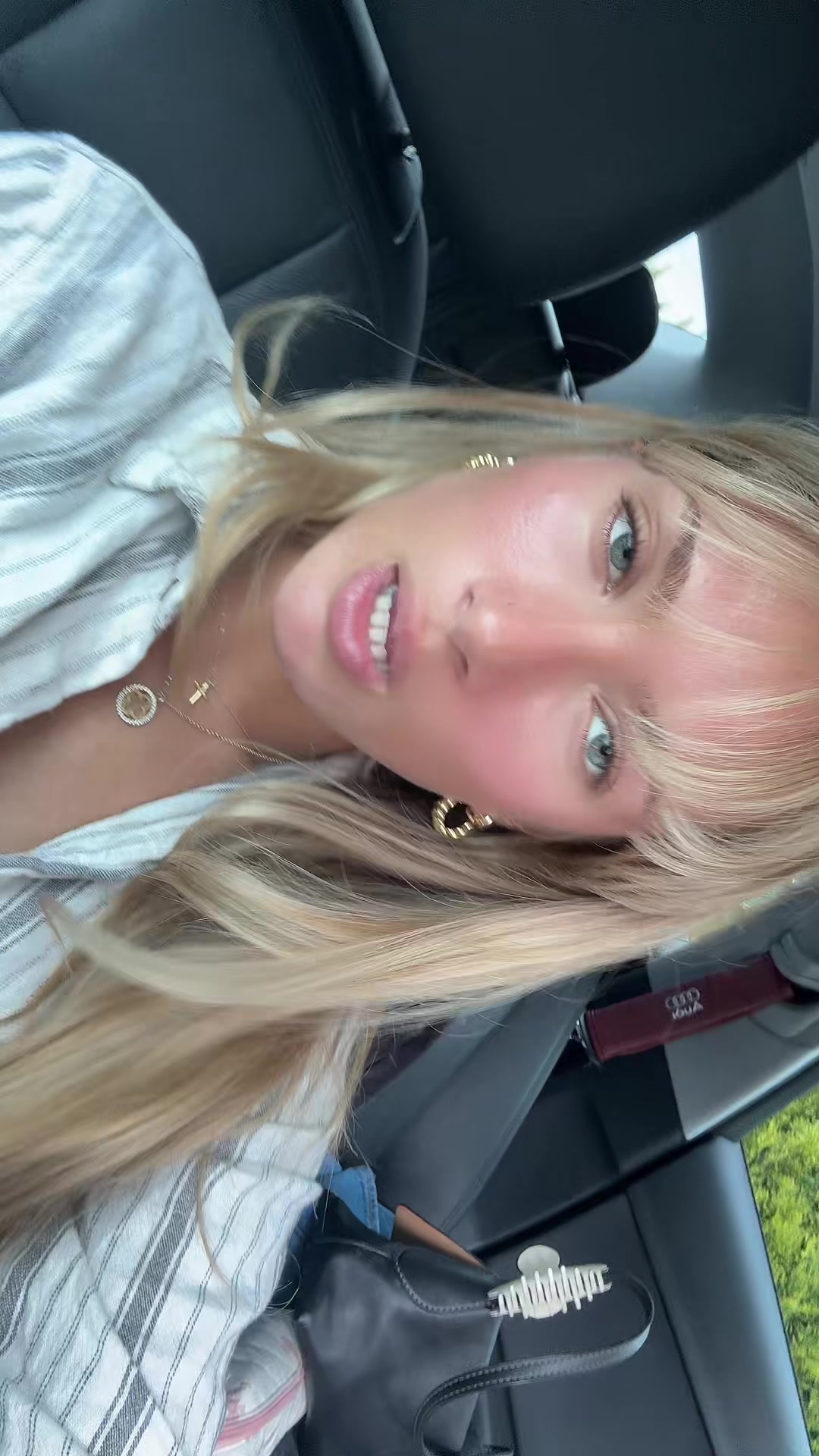 @Ella🦋