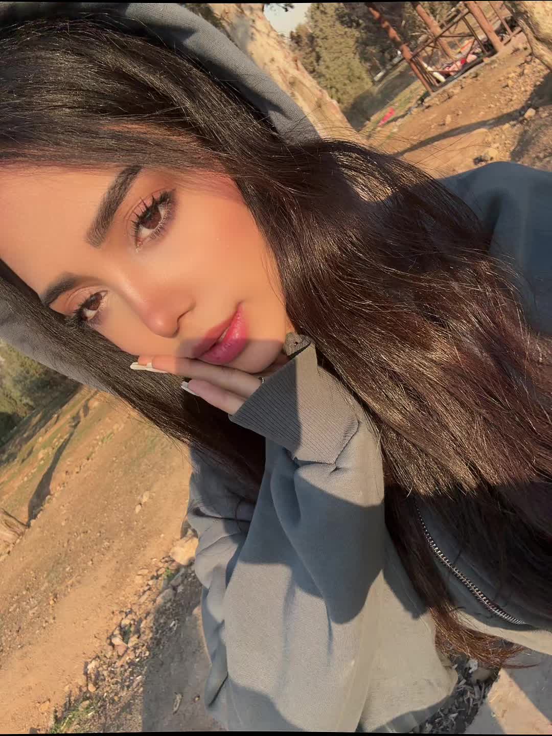 @Melikafarahani