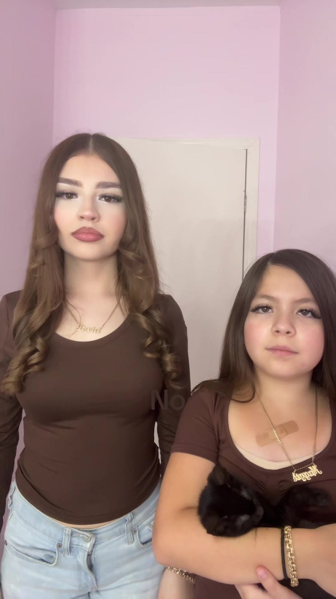 @Deliciaasisters